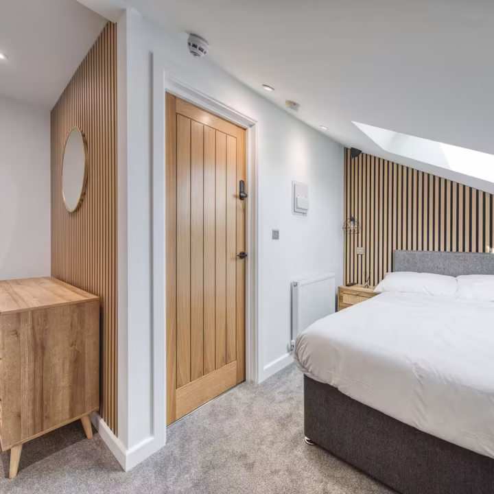 Room 6, May Street, DE22