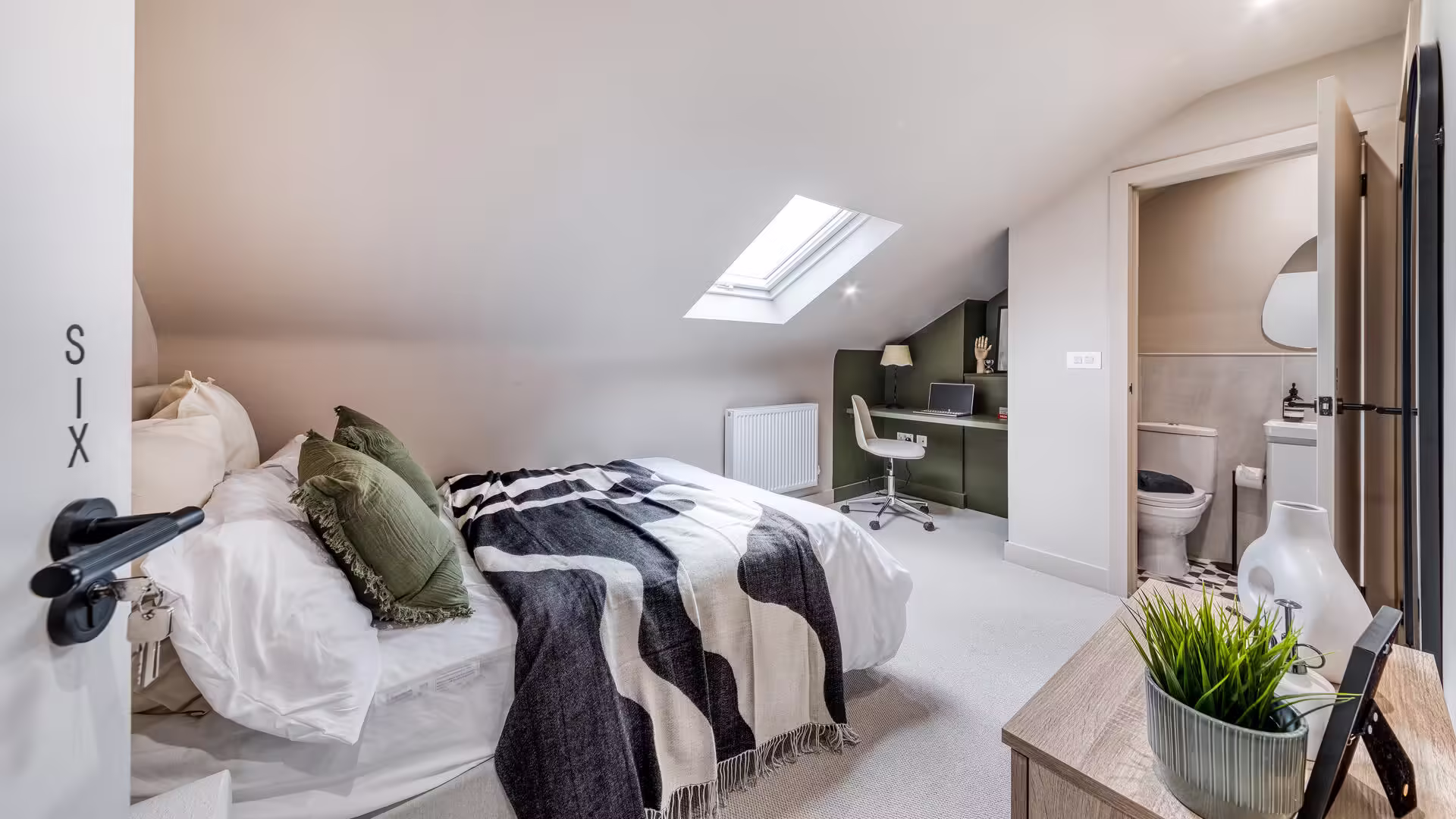 Room 5, 35, Cowley Street, Derby
