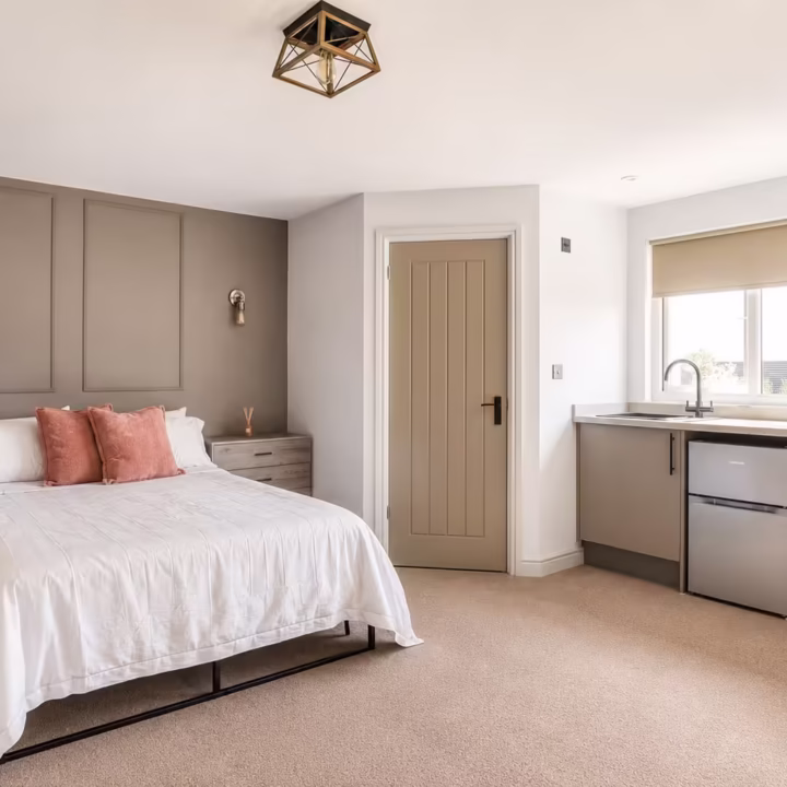 Studio 6, 407, Baker Street, Alvaston, Derby