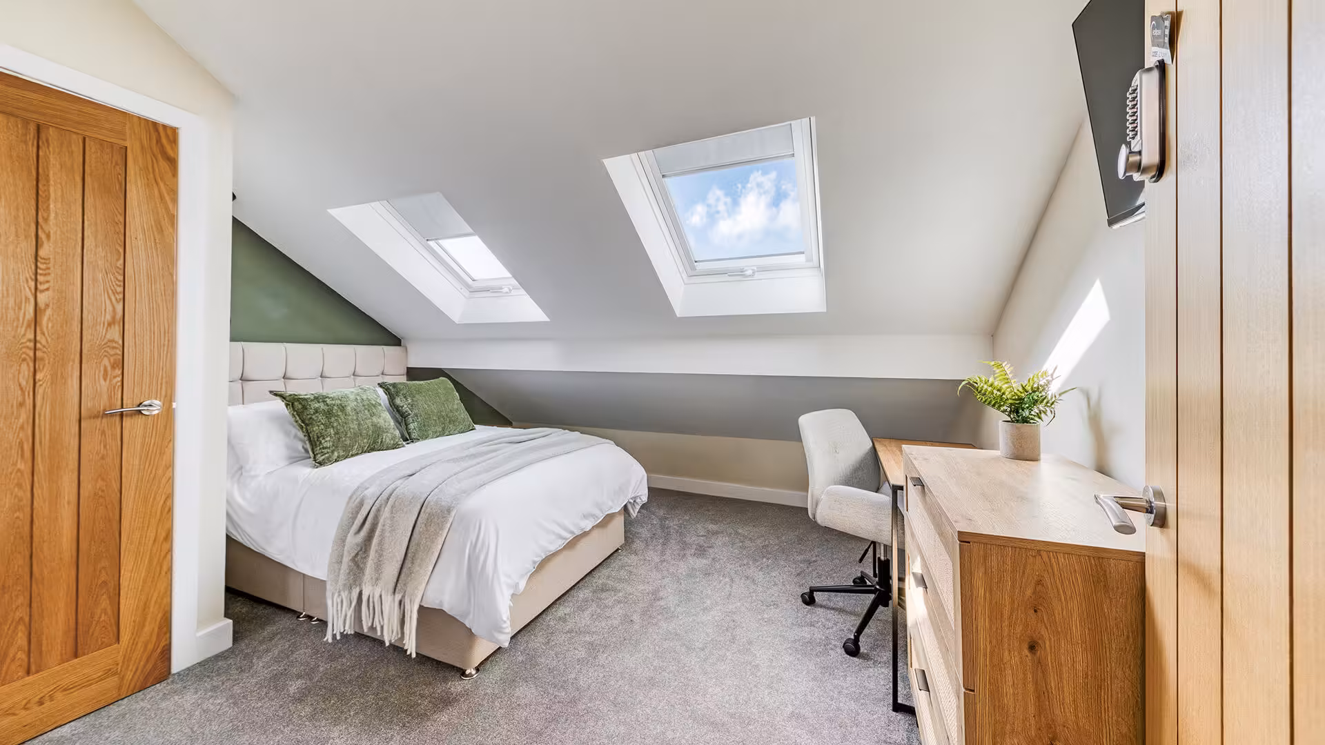 Room 5, Nelson Street, NG10