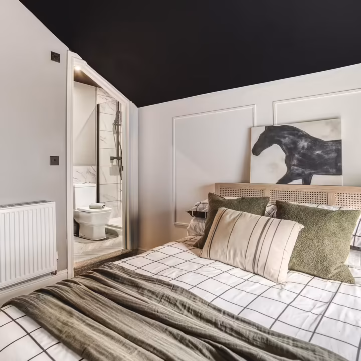Room 3, Warner Street, DE22