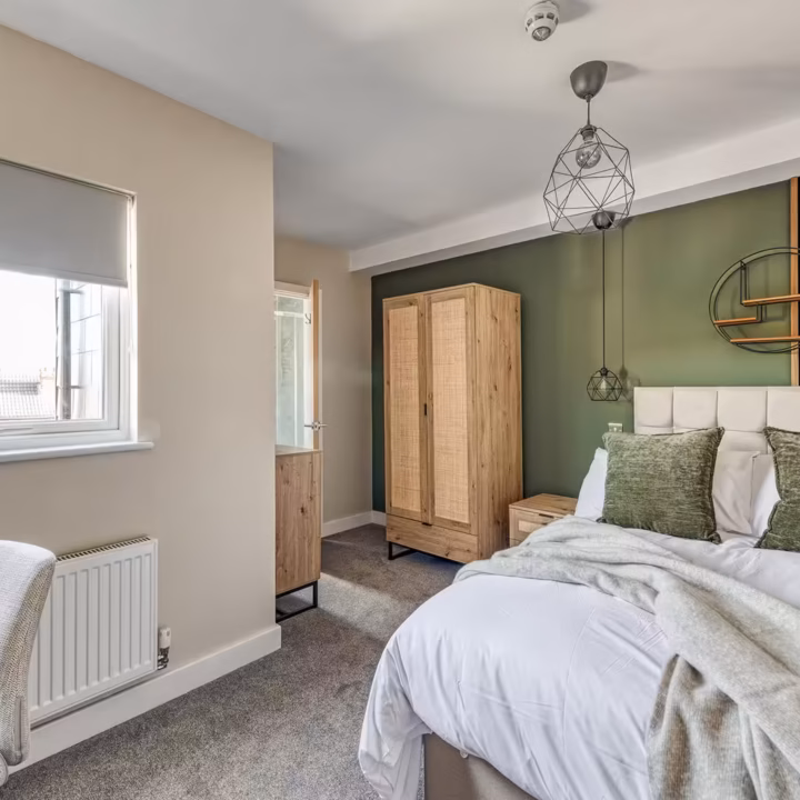 Room 6, Nelson Street, NG10