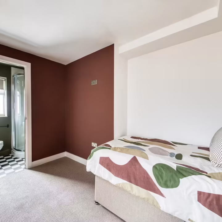 Room 2, Mitchell Street, NG10