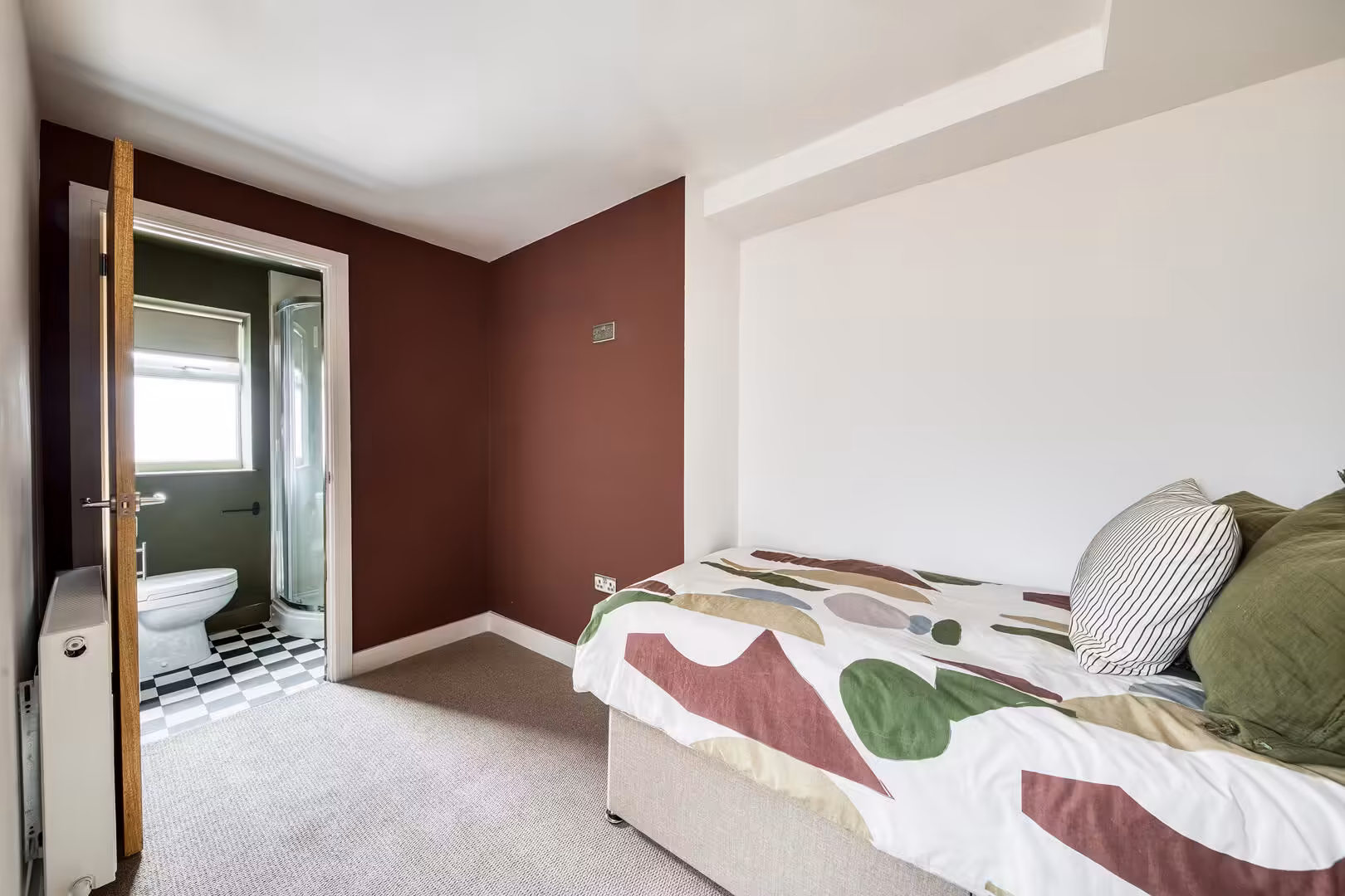 Room 2, Mitchell Street, NG10