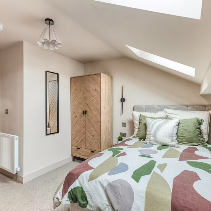 Room 5, Mitchell Street, NG10