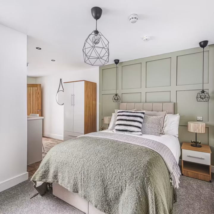 Room 4, Bennett Street, NG10