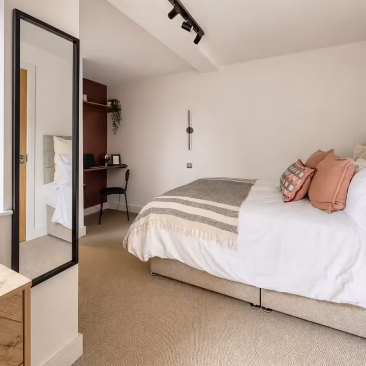 Room 4, Mitchell Street, NG10